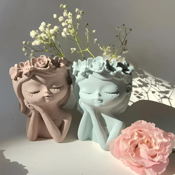 Quirky Queen Vases