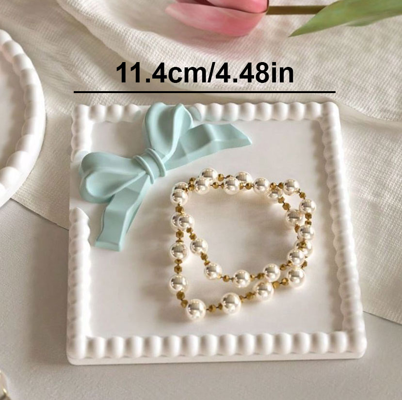 Square & Round Bow Tray